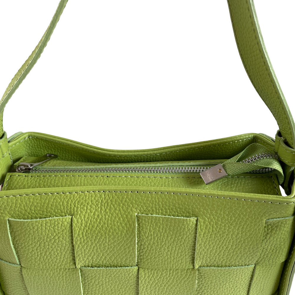 
                      
                        Borsa in vera Pelle "Intreccio" - Borsa Intrecciata fronte Size M - Colore Verde
                      
                    